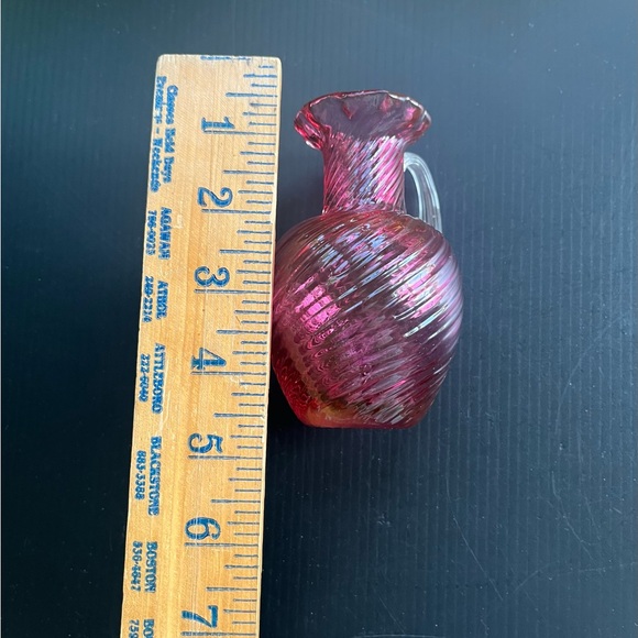 MINI CRANBERRY SWIRL PITCHER WITH CLEAR APPLIED HANDLE VTG MINIMALISM DECOR - Picture 9 of 14